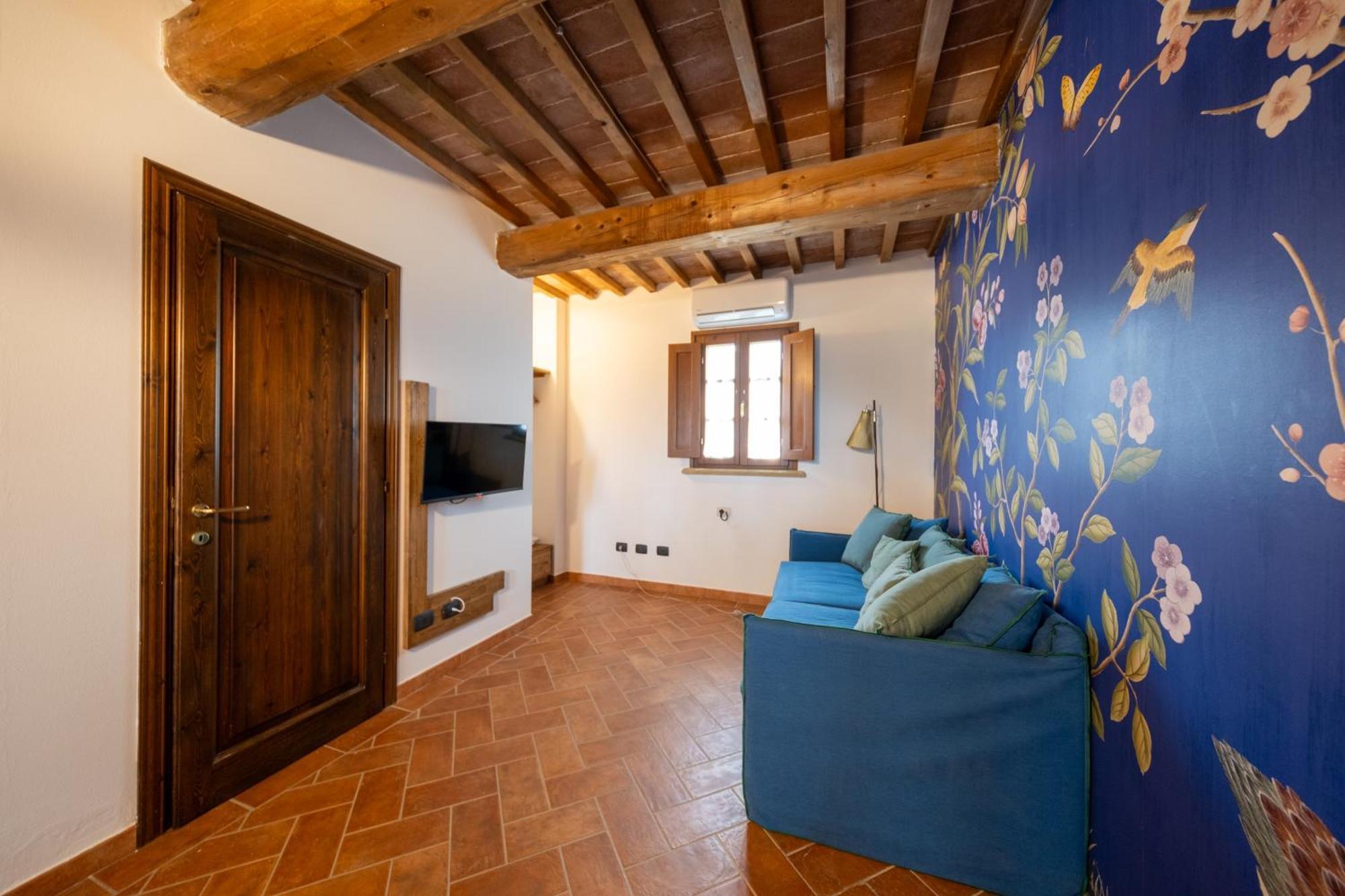 San Ruffino Apartments Lari Eksteriør billede