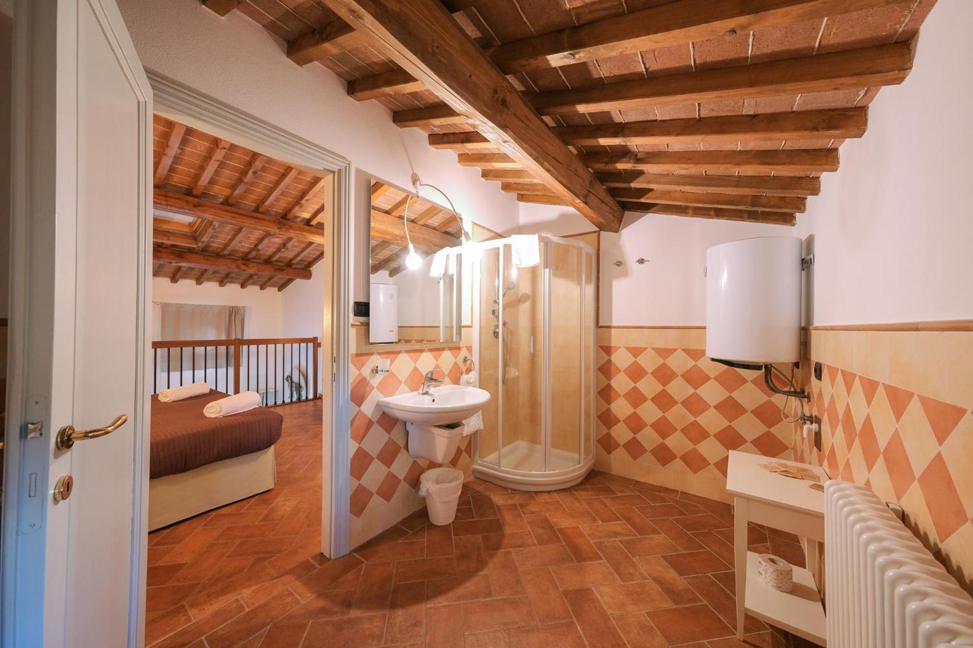 San Ruffino Apartments Lari Eksteriør billede