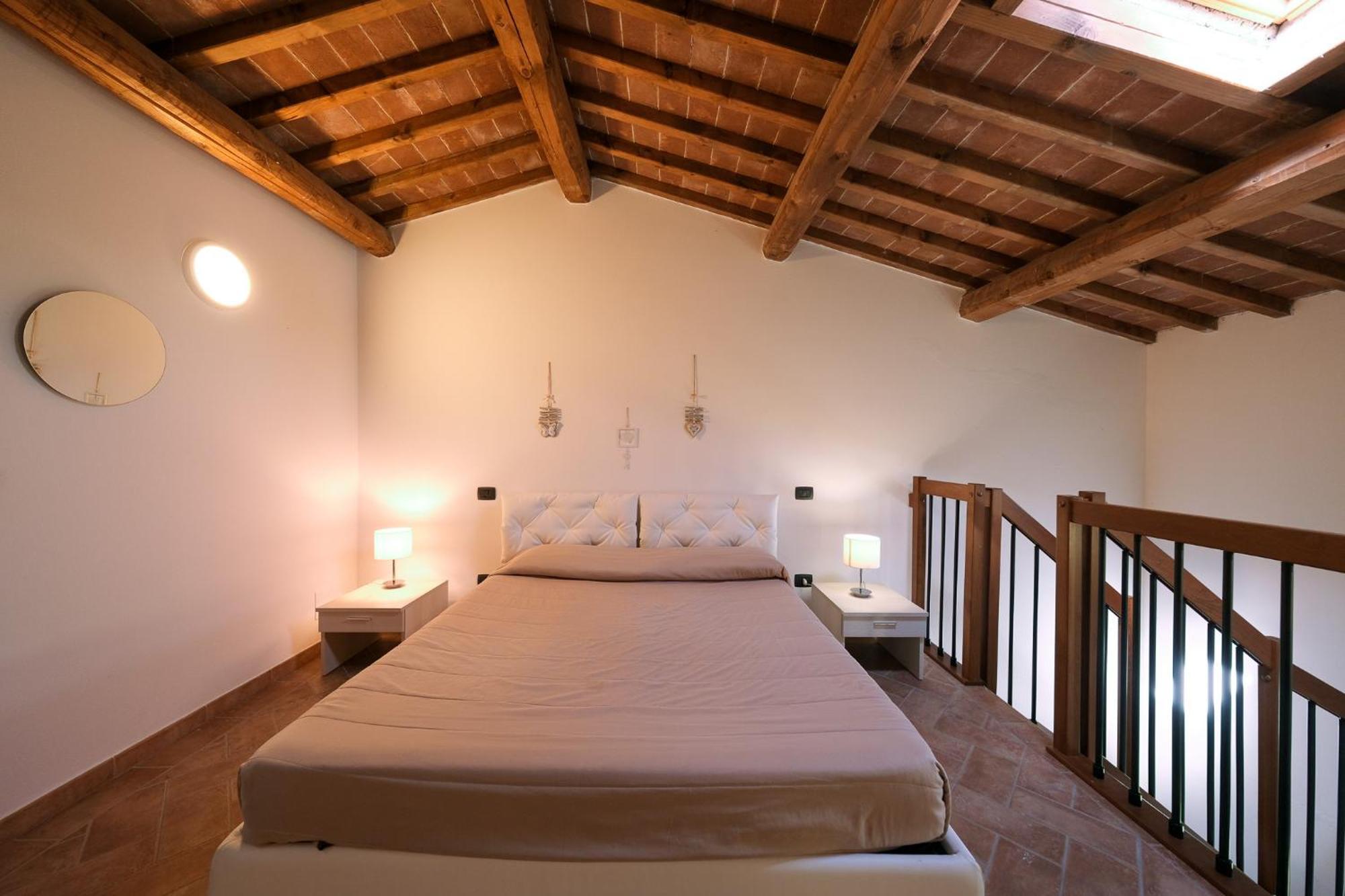 San Ruffino Apartments Lari Eksteriør billede