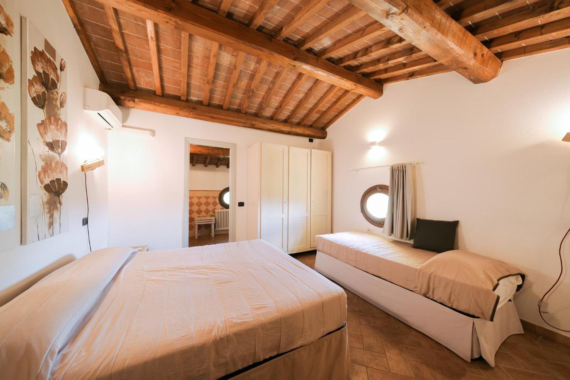 San Ruffino Apartments Lari Eksteriør billede